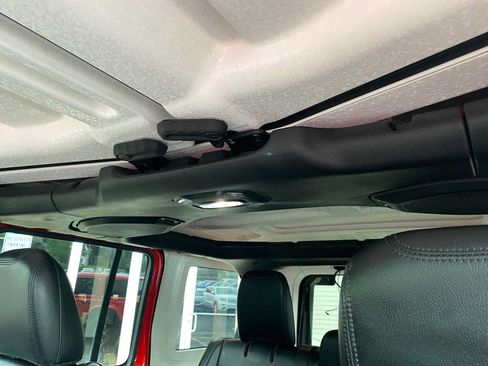 Used 2018 Jeep Wrangler Unlimited Rubicon AWD/4WD image 26