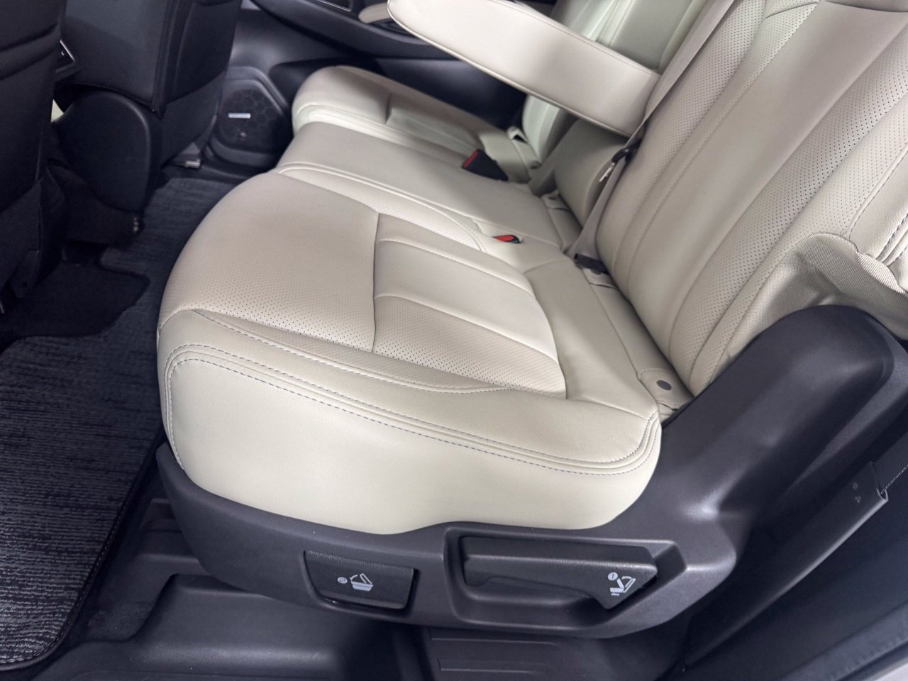 Used 2023 Subaru Ascent Limited w/ Technology Package AWD/4WD image 31