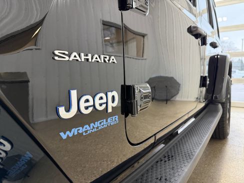 Used 2022 Jeep Wrangler Unlimited Sahara w/ Cold Weather Group image 4