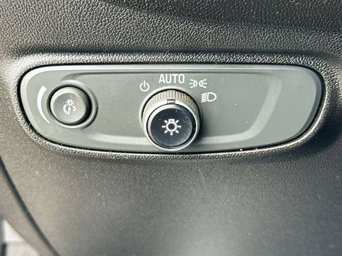 Used 2019 Chevrolet Equinox LT AWD/4WD image 34
