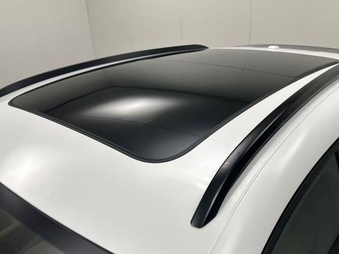 Used 2021 Porsche Macan AWD/4WD image 12