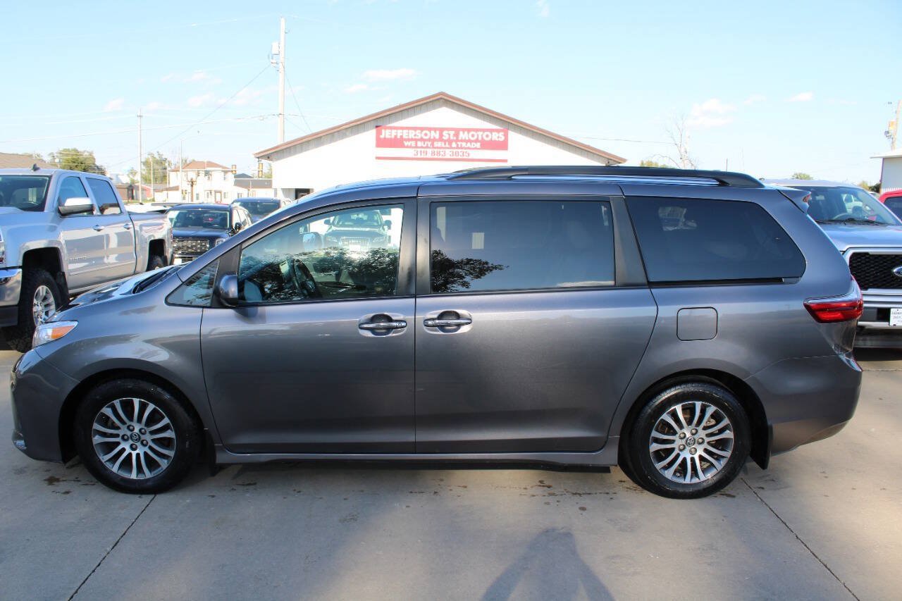 Used 2020 Toyota Sienna XLE FWD image 1