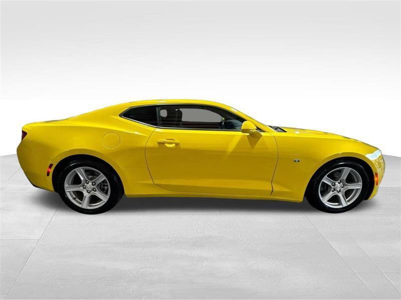 Used 2016 Chevrolet Camaro LT RWD image 4