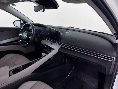 Used 2025 Hyundai Elantra Limited FWD image 32