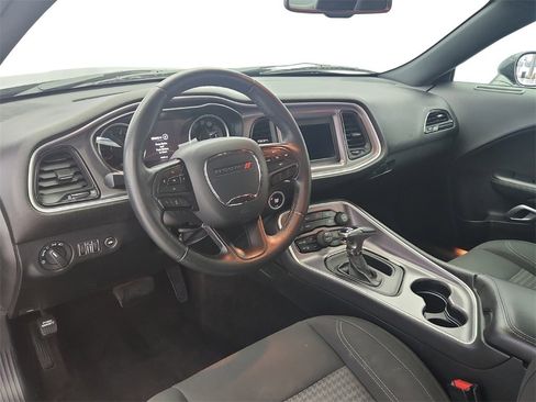 Used 2019 Dodge Challenger SXT image 10