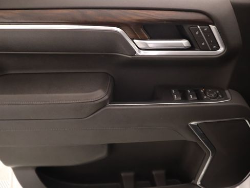 Used 2025 GMC Sierra 1500 SLT image 15