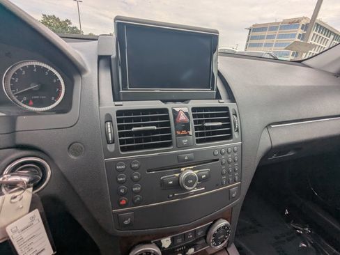 Used 2009 Mercedes-Benz C 300 Sedan image 8