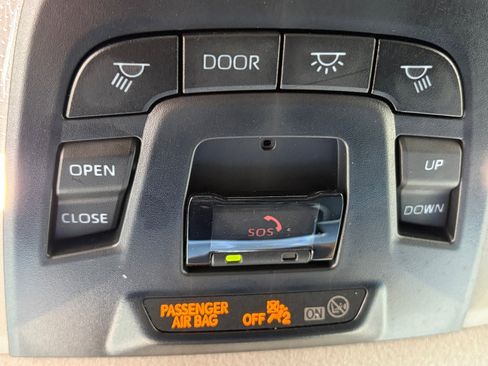 Used 2025 Toyota Corolla Cross XLE w/ Convenience Package FWD image 30