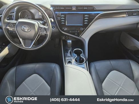 Used 2018 Toyota Camry XLE image 5