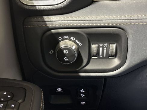 Used 2025 RAM 1500 Tungsten AWD/4WD image 19