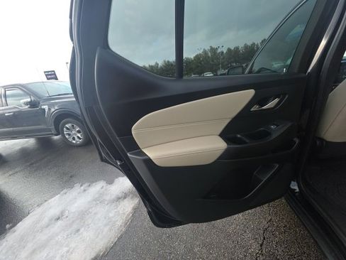 Used 2022 Chevrolet Traverse LS image 24