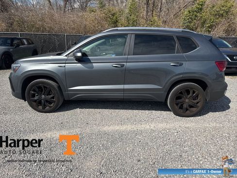 Used 2022 Volkswagen Taos SE image 2