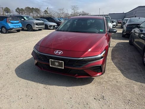 Used 2025 Hyundai Elantra Sport image 4