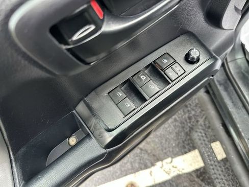 Used 2020 Toyota Tacoma SR AWD/4WD image 17