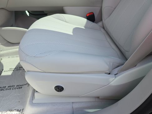 New 2026 Mercedes-Benz EQE 320 4MATIC SUV image 28