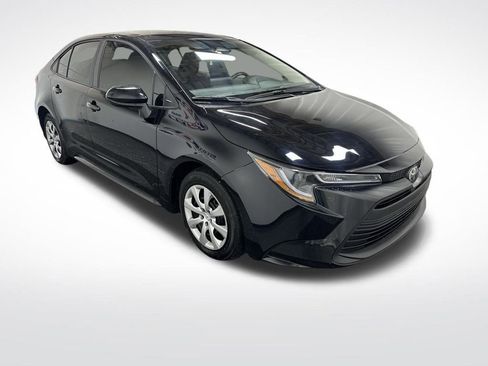 Used 2025 Toyota Corolla LE image 2