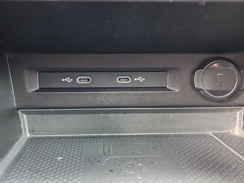 Certified 2021 Volkswagen Tiguan SE w/ Panoramic Sunroof Package image 11