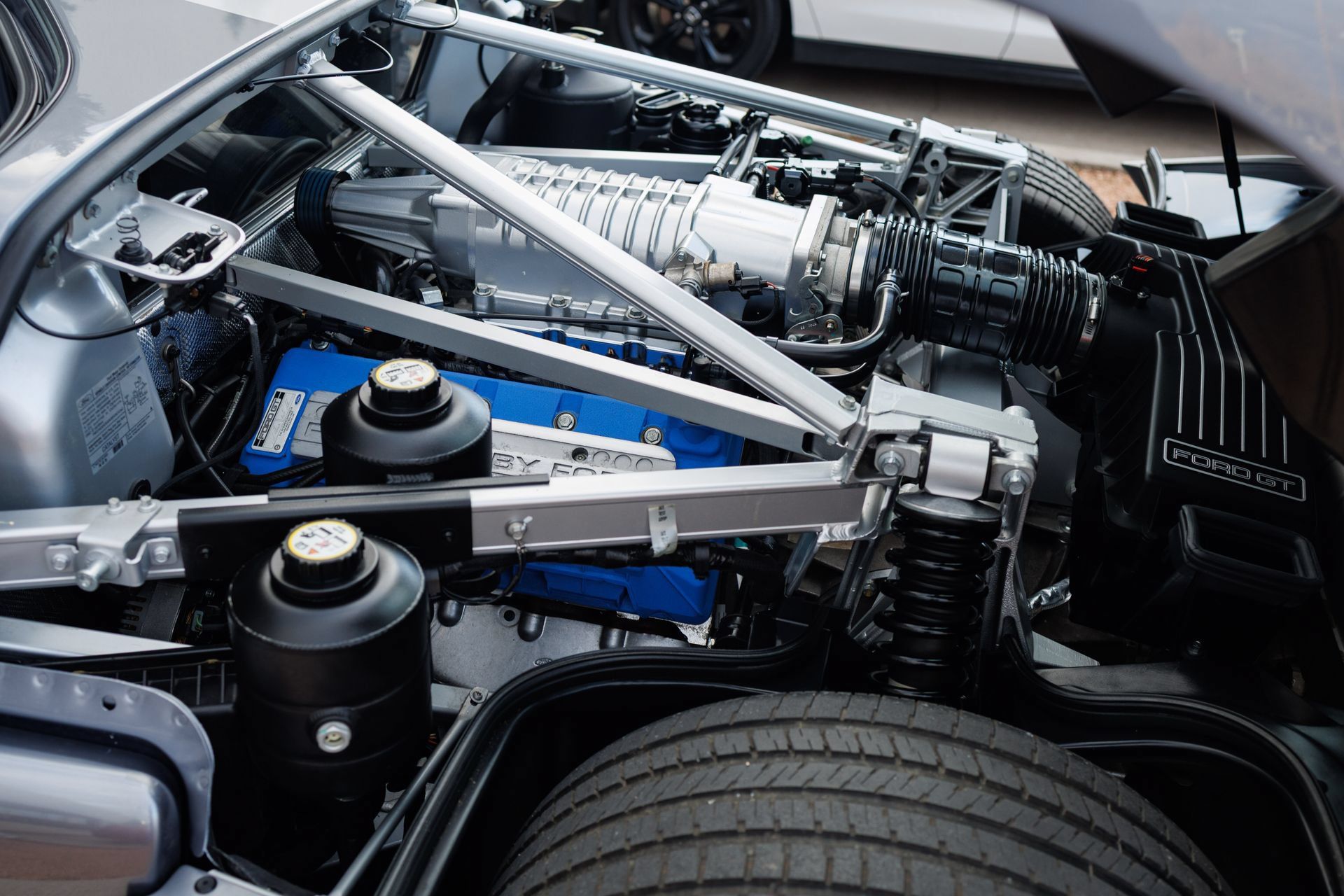 Used 2006 Ford GT RWD image 88