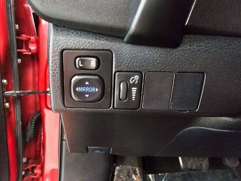 Used 2018 Toyota Corolla SE FWD image 14