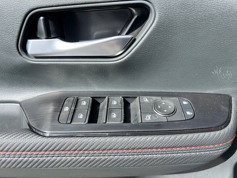 New 2025 Nissan Kicks SR image 11