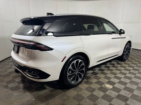 New 2026 Lincoln Nautilus Reserve image 5