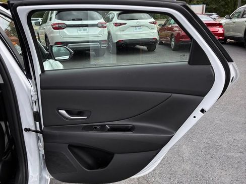 Used 2025 Hyundai Elantra Limited FWD image 22