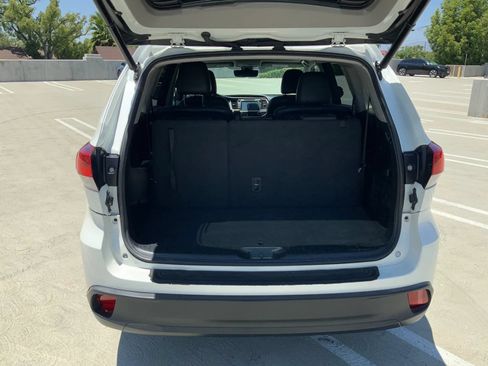 Used 2018 Toyota Highlander XLE FWD image 9