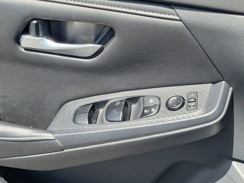 Certified 2022 Nissan Sentra SV w/ Trunk Package FWD image 16