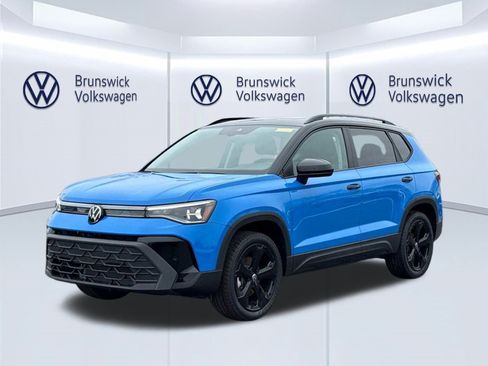 New 2026 Volkswagen Taos SE image 1