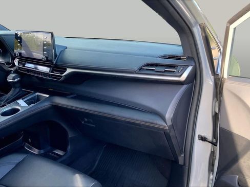 Used 2023 Toyota Sienna XLE Woodland Edition AWD/4WD image 19