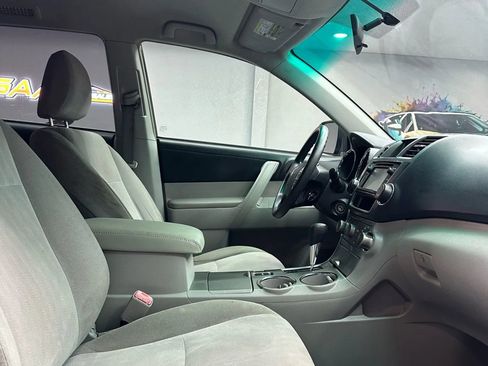 Used 2013 Toyota Highlander SE image 29