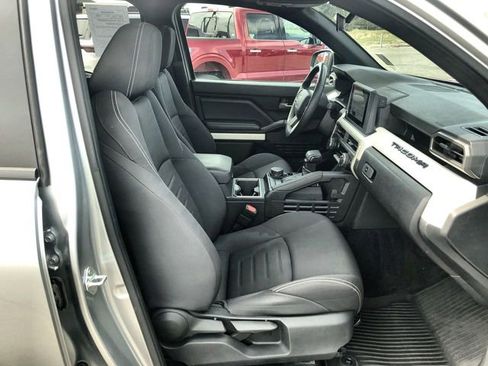 Used 2024 Toyota Tacoma TRD Sport AWD/4WD image 24