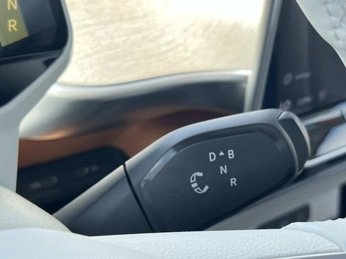 New 2025 Volkswagen ID. Buzz 1st Edition AWD/4WD image 12