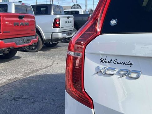 Used 2021 Volvo XC90 T6 Momentum image 10