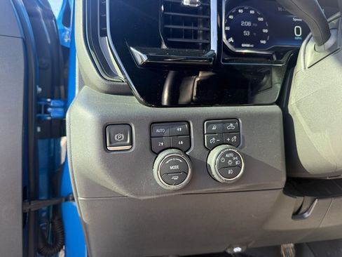 Used 2022 Chevrolet Silverado 1500 ZR2 image 17