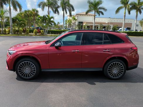 Used 2025 Mercedes-Benz GLC 300 4MATIC image 7