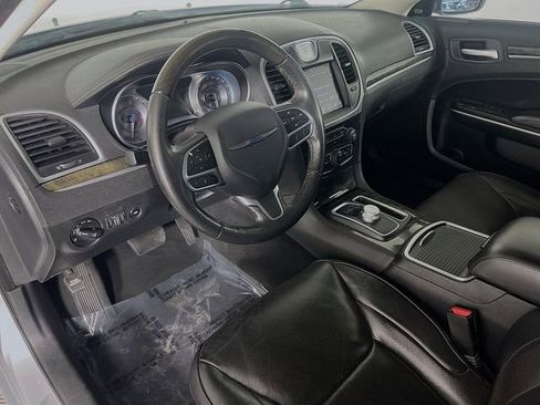 Used 2020 Chrysler 300 Limited RWD image 11