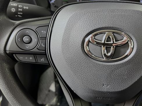 Used 2025 Toyota Corolla LE image 19