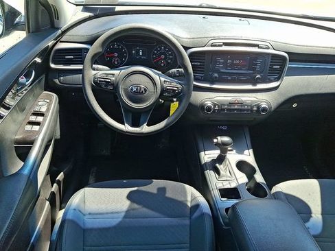 Used 2016 Kia Sorento FWD image 8