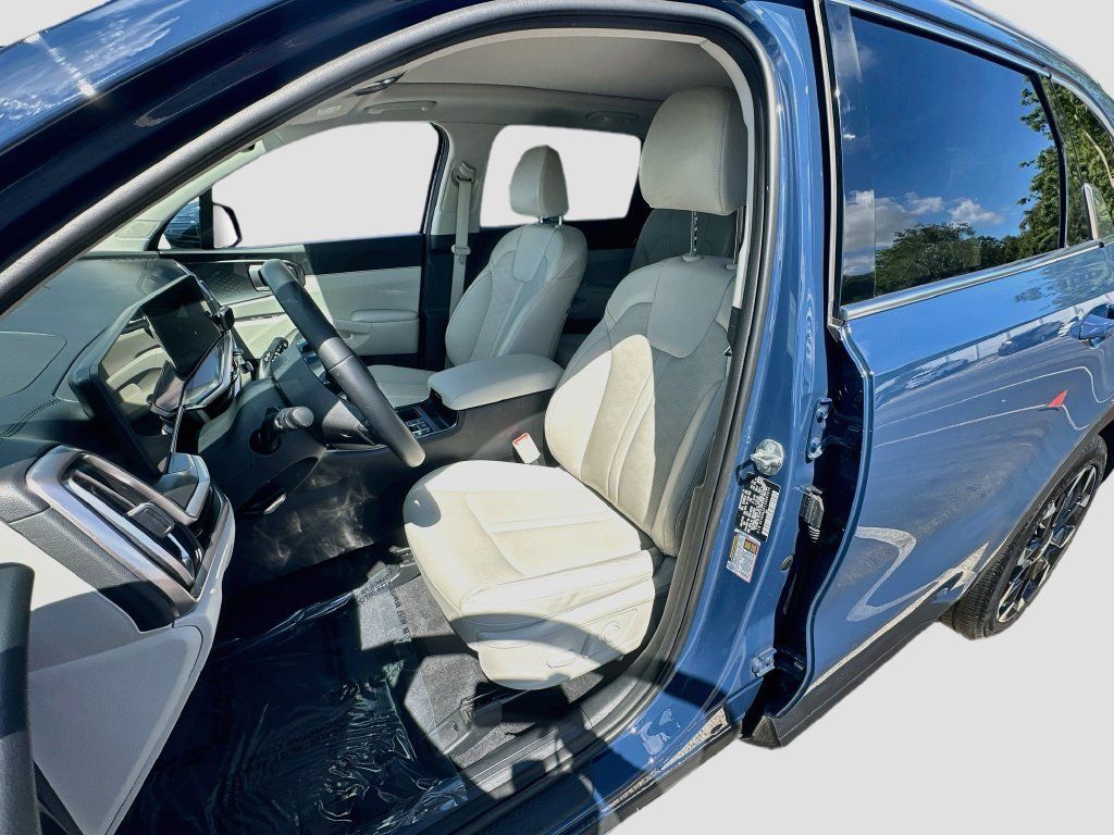 Certified 2025 Kia Sorento EX w/ Panoramic Sunroof Package FWD image 21