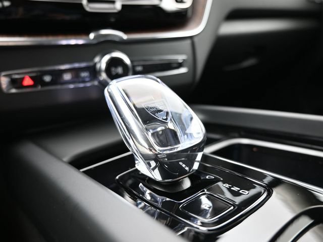 Used 2023 Volvo XC60 B5 Ultimate w/ Climate Package FWD image 12