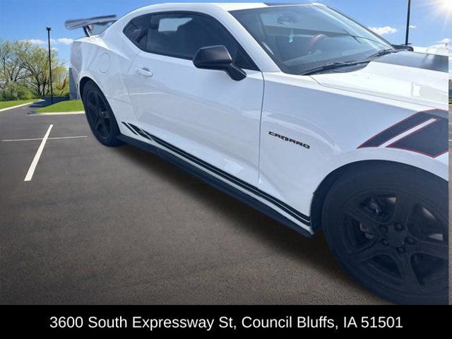 Used 2017 Chevrolet Camaro LT RWD image 8