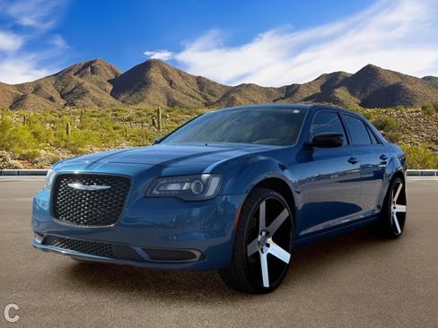 Used 2020 Chrysler 300 Touring w/ Sport Appearance Package RWD image 2