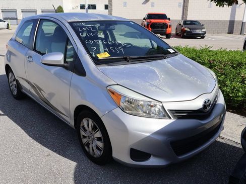 Used 2012 Toyota Yaris L FWD image 5
