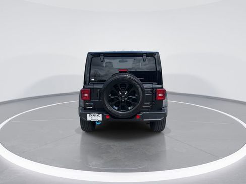 Used 2022 Jeep Wrangler Unlimited Sahara AWD/4WD image 6