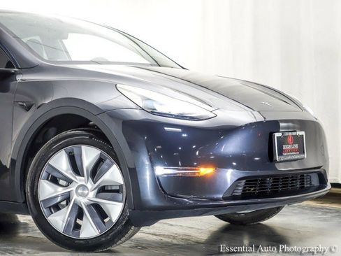 Used 2024 Tesla Model Y Long Range image 2