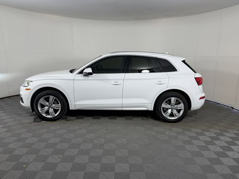Used 2019 Audi Q5 Prestige w/ Prestige Package image 2