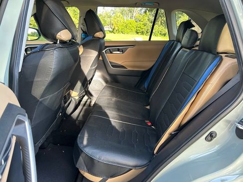 Used 2019 Toyota RAV4 XLE Premium FWD image 13