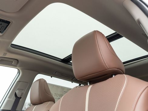 New 2026 Toyota Grand Highlander Platinum image 9