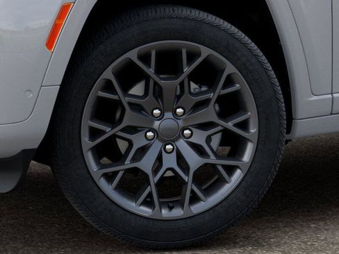 New 2026 Jeep Grand Cherokee Summit image 4